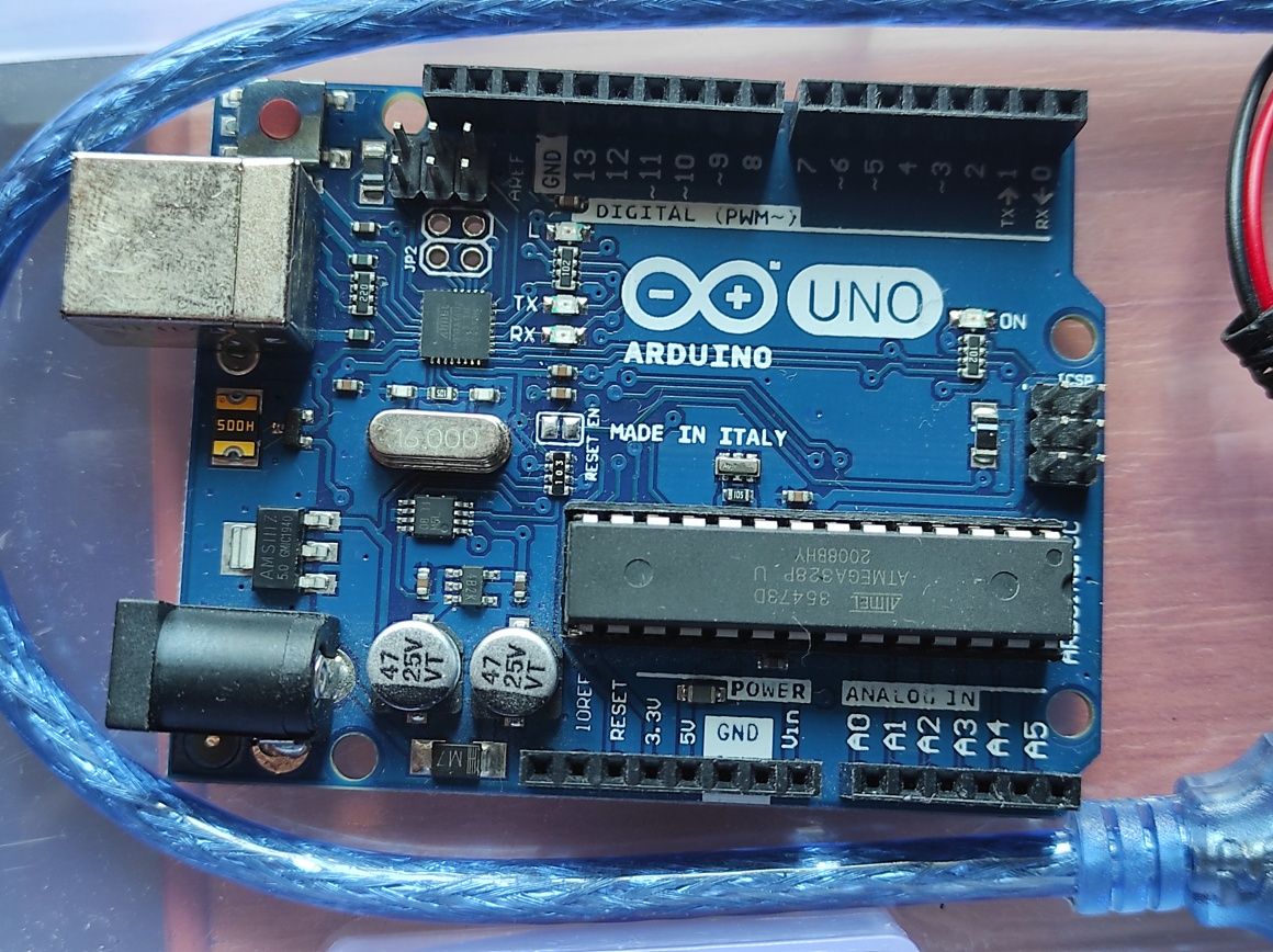 Arduino Uno R3 Старт. Набір в кейсі. В подарунок додаткові плати.
