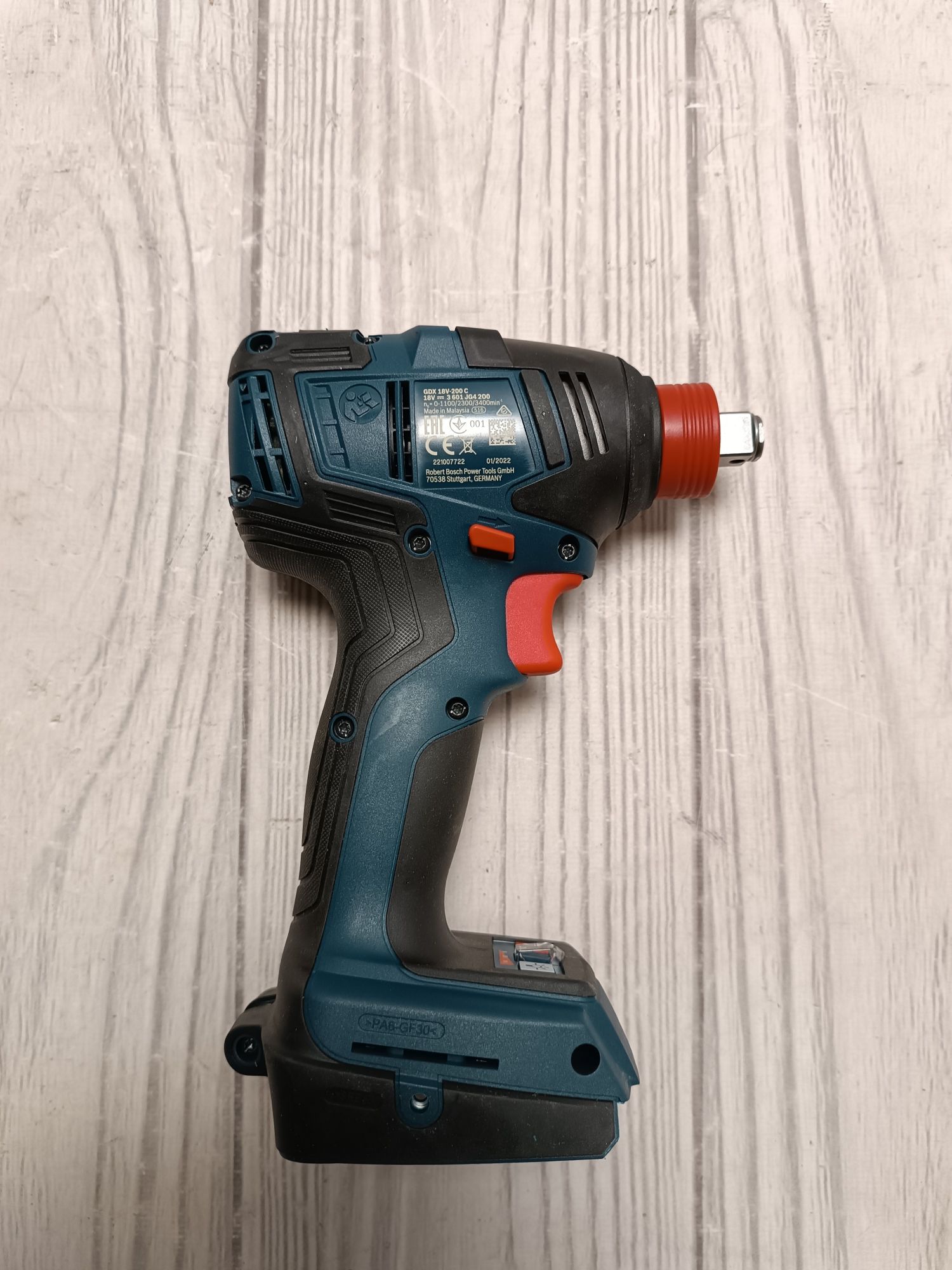 Bosch 18V GDX 18V-200 C 200Нм 1/4" і квадратна зовнішня 1/2" гайковерт