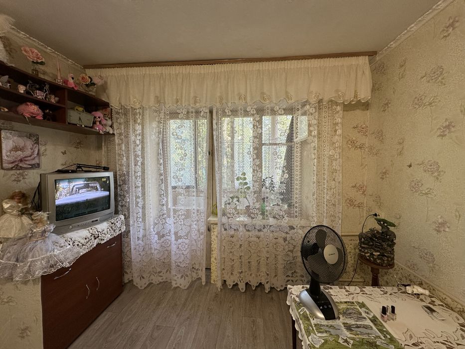 Без %. Продаж 2к. квартири вул. Салютна, метро Нивки