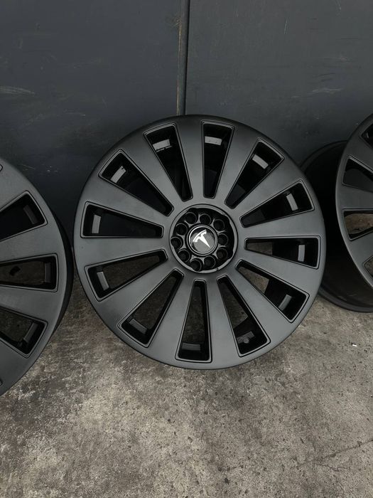 Диски 5/114.3 та 5/120 r19 tesla