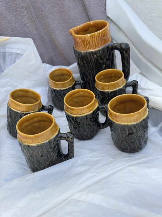 Conjunto de Jarro e 6 Canecas antigas