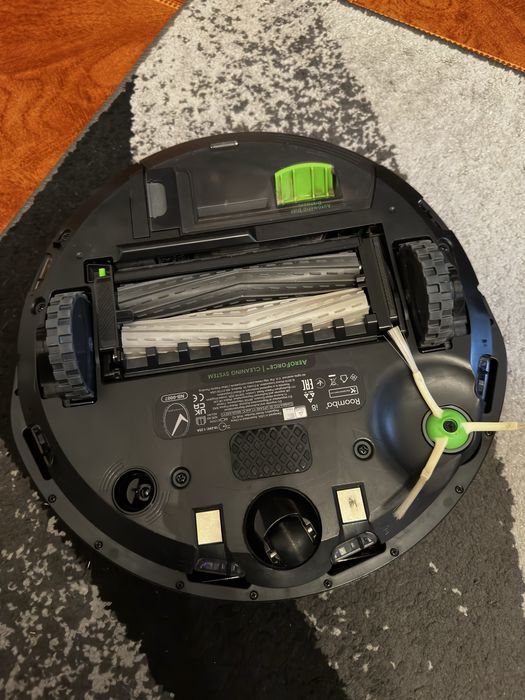 Aspirador IRobot Roomba i8+ com Estação de Autolimpeza