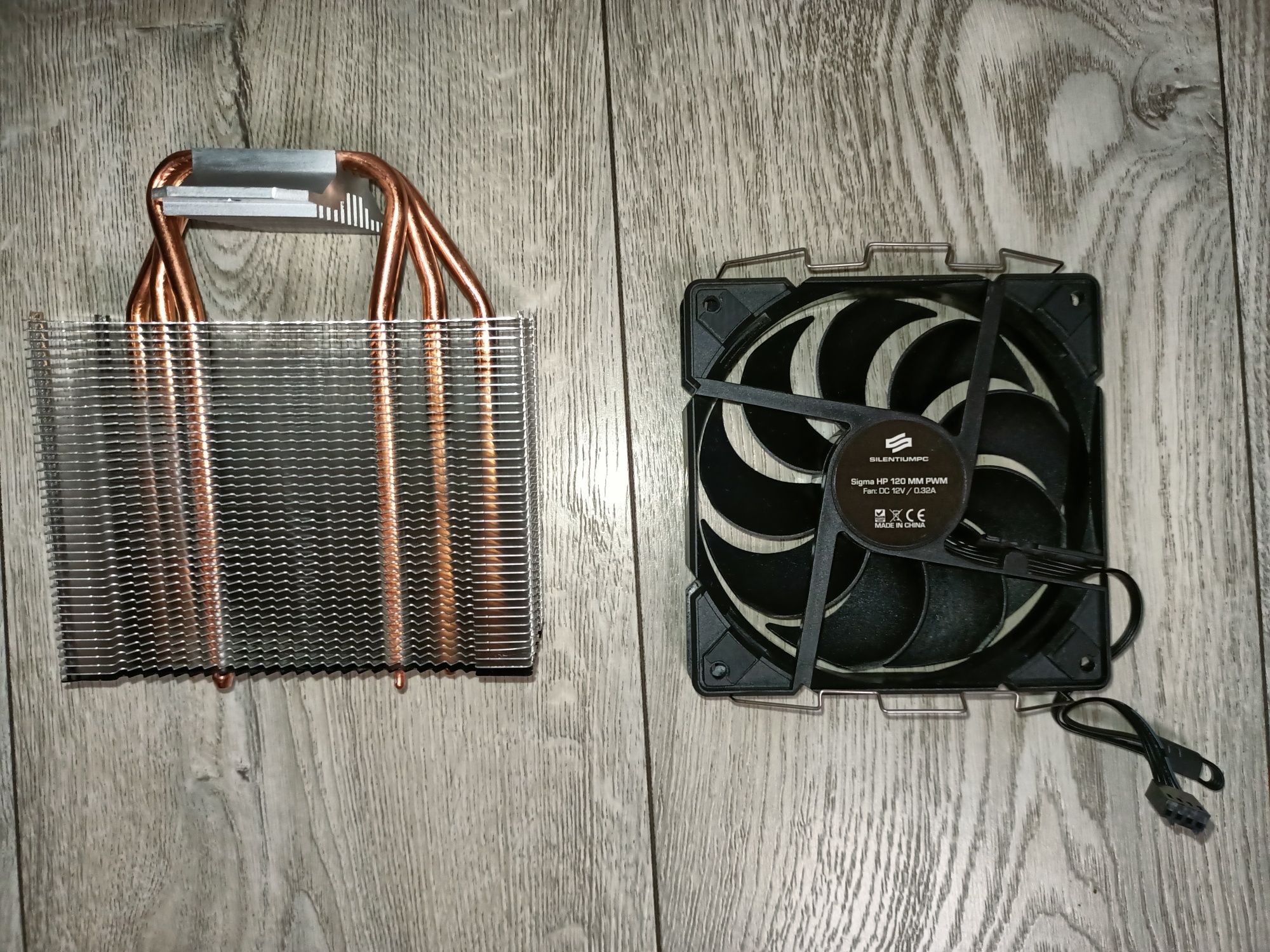Radiator z Ciepłowodami Procesora z Wentylatorem