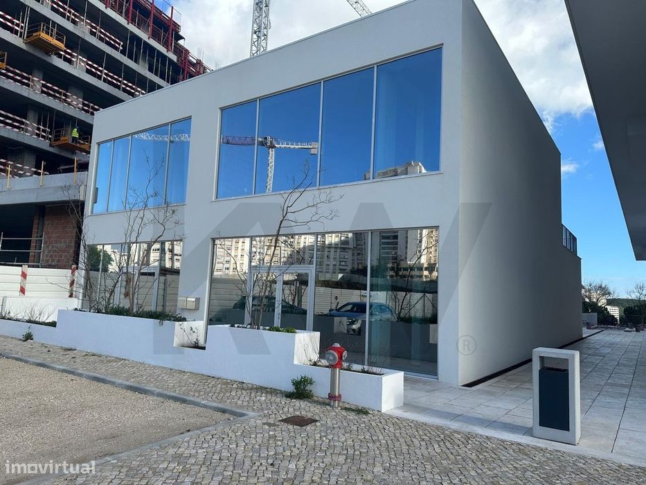 Loja nova de 160 m2 para arrendar em  Miraflores