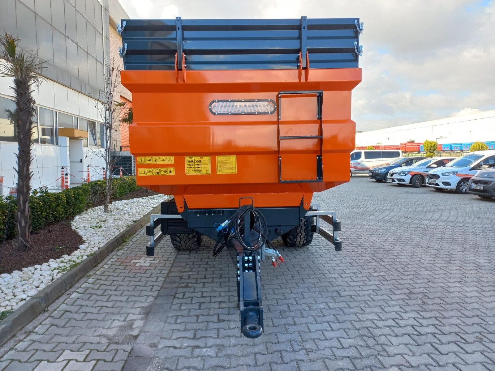 NOWA przyczepa rolnicza tandem wywrotka skorupowa 12t ładowność Erdall