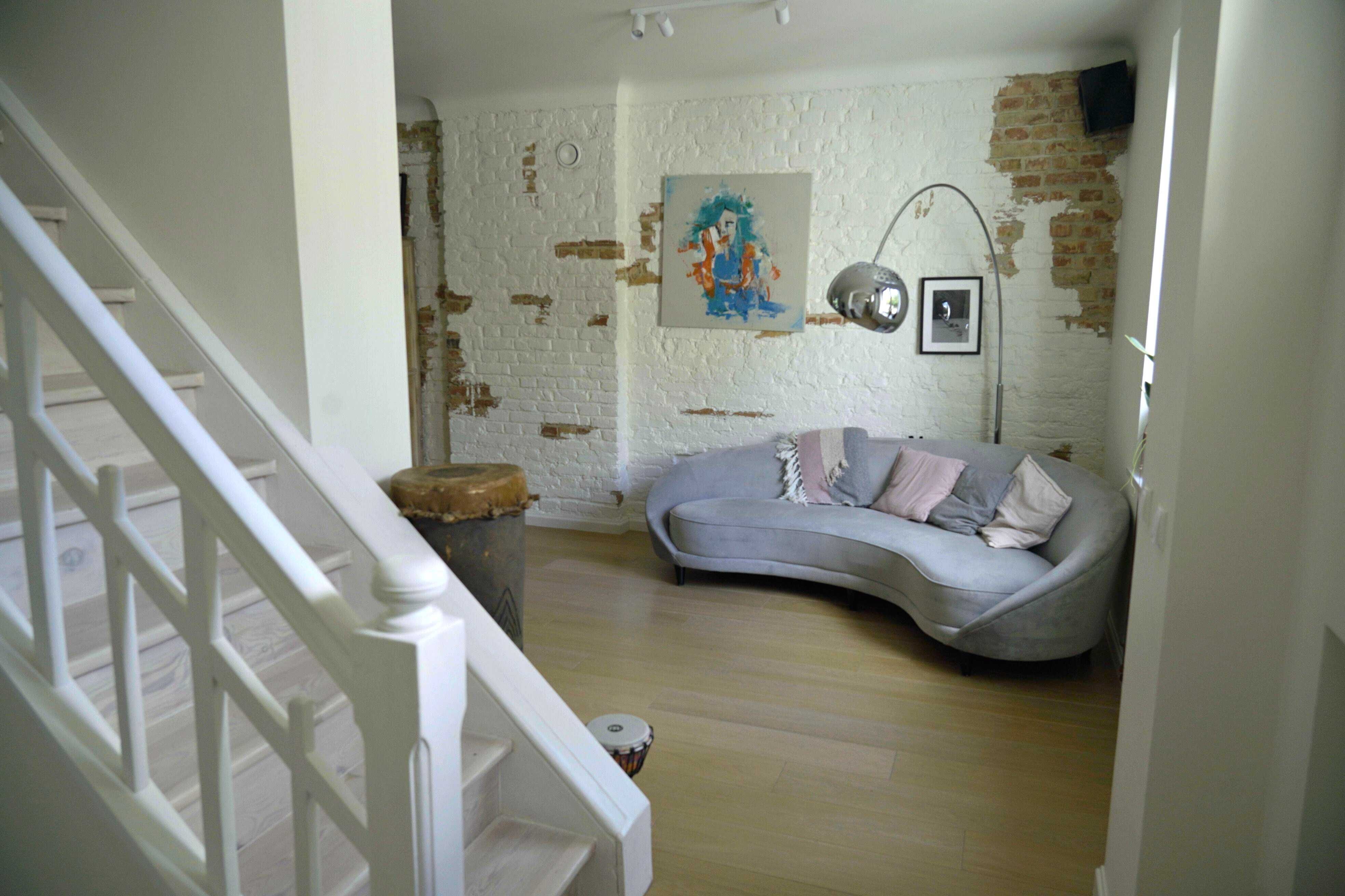 Sofa Westwing welurowa szara