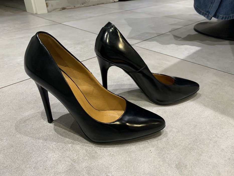 Buty szpilki skóra lakierowana Gino Rossi