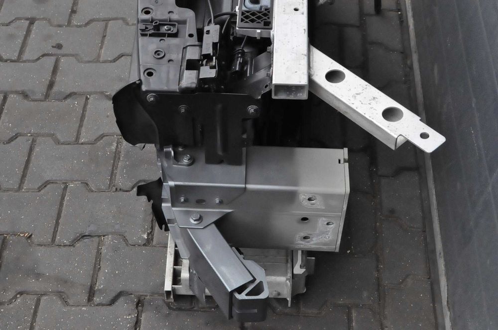 Volvo V90 II Передня панель, телевізор