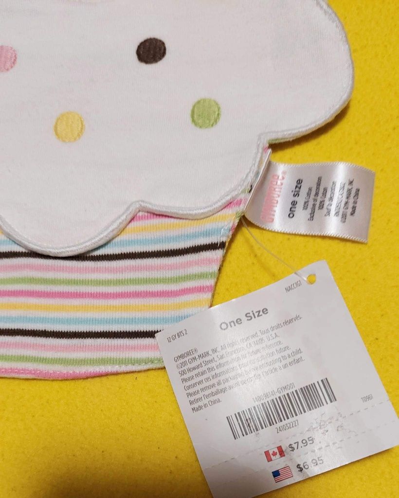 Śliniak dla dziewczynki firmy Gymboree.  Nowy z metką.