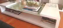 Mesa de centro lacada a branco, com vidro