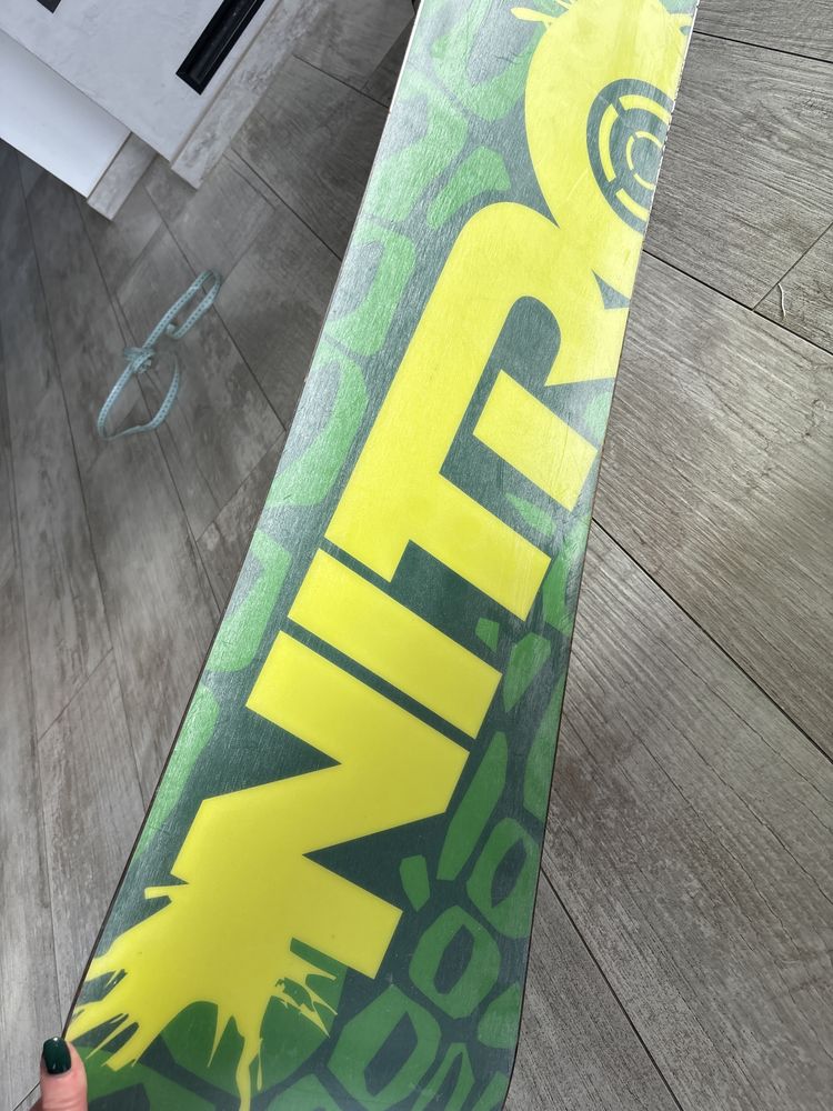 Deska snowboardowa Nitro 143 cm