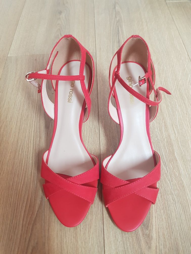 Czerwone sandalki 40