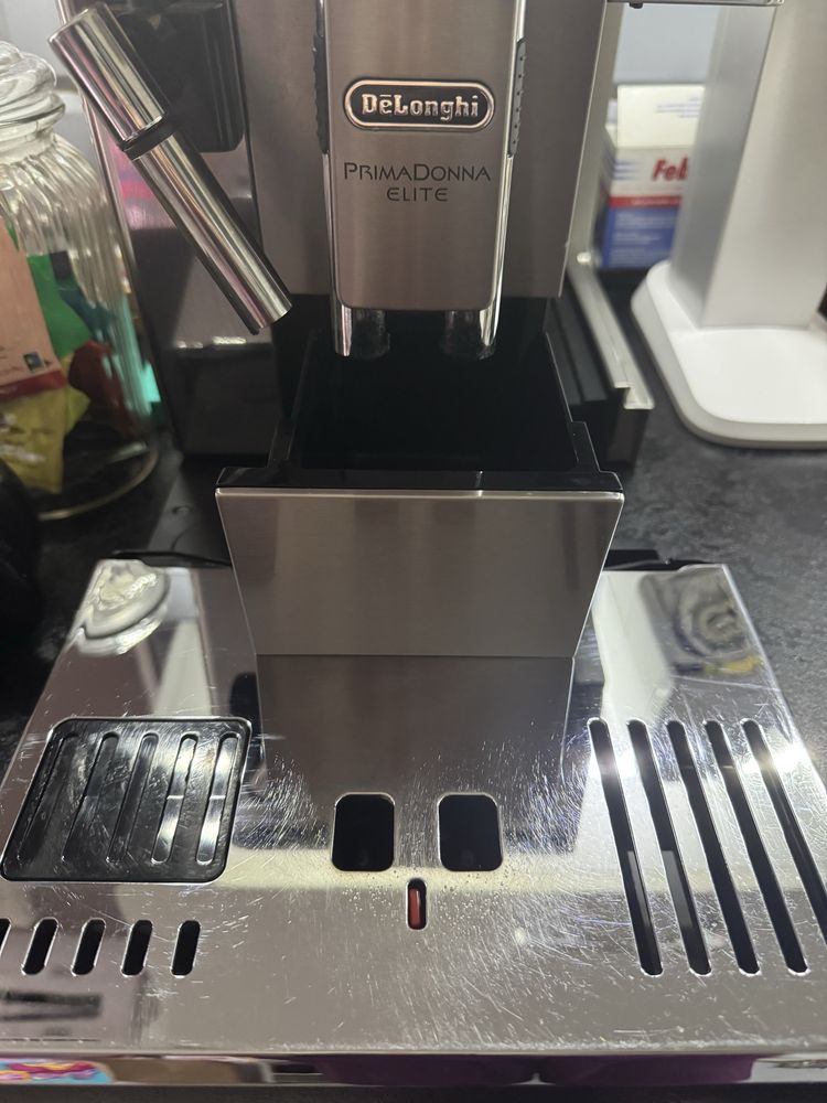 Ekspres do kawy Delonghi PrimaDonna Elite