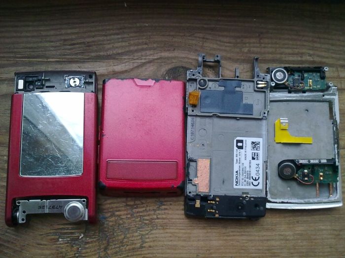 Запчасти на Nokia N76 красный цвет
