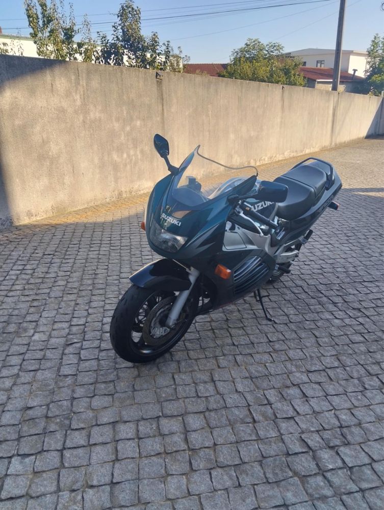 Moto Suzuki RF900 R