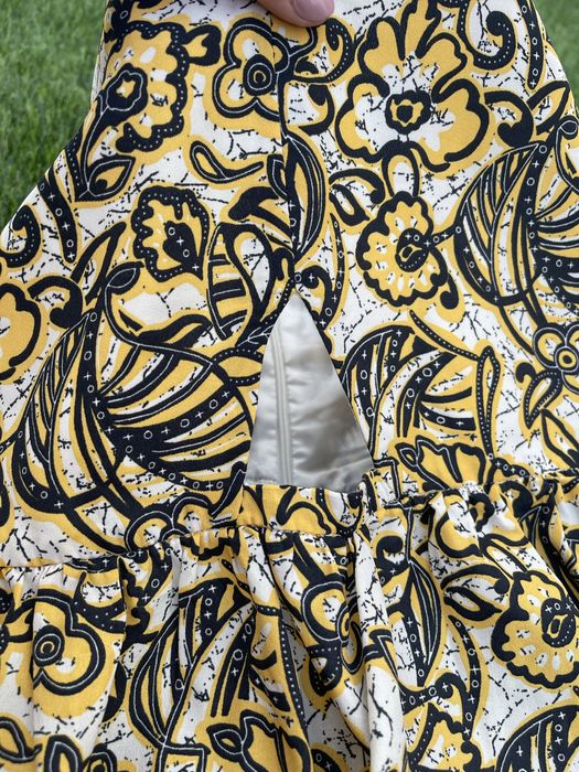 Vestido amarelo estampado