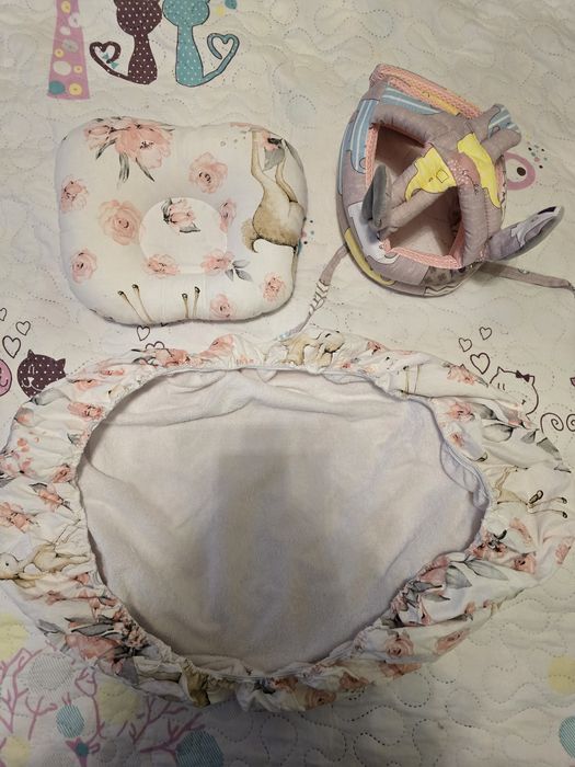 Дитячі речі для коляски та шолом для немовлят