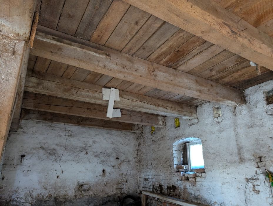 Urocze siedlisko w lesie na Mazurach Szczytno z budynkiem gospodarczym