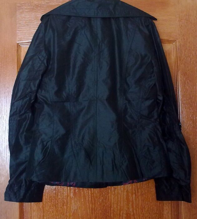 Новая черная куртка, ветровка -размер 46