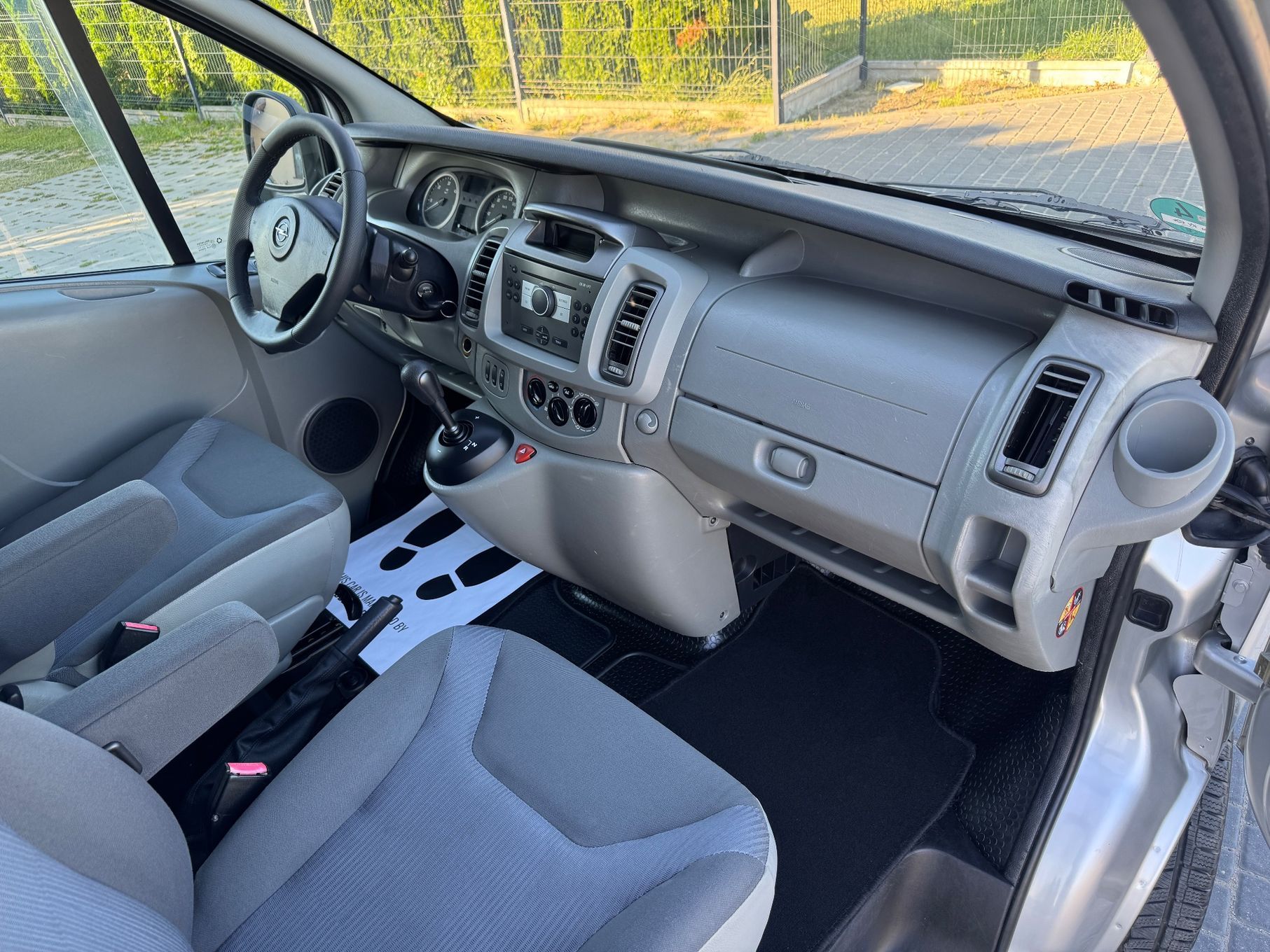 Opel Vivaro Automat /Nawiewy tył /2x drzwi przesuwane /Zadbany /Polecam