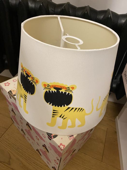 Lampa z Ikei w Tygryski