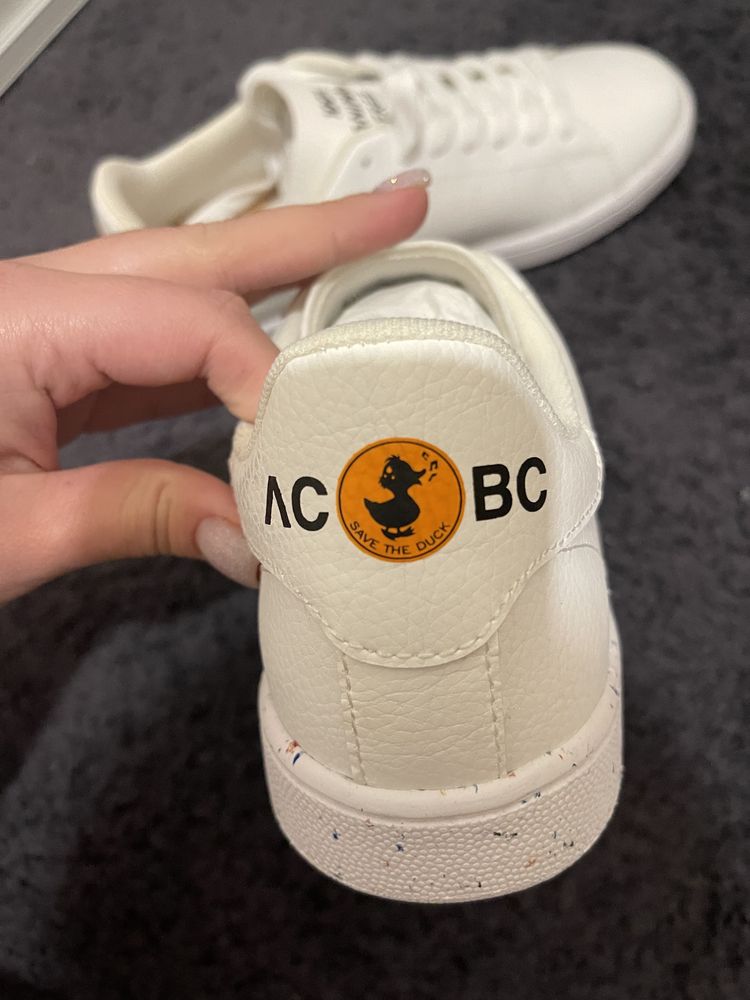 Нові кросівки бренду save the duck