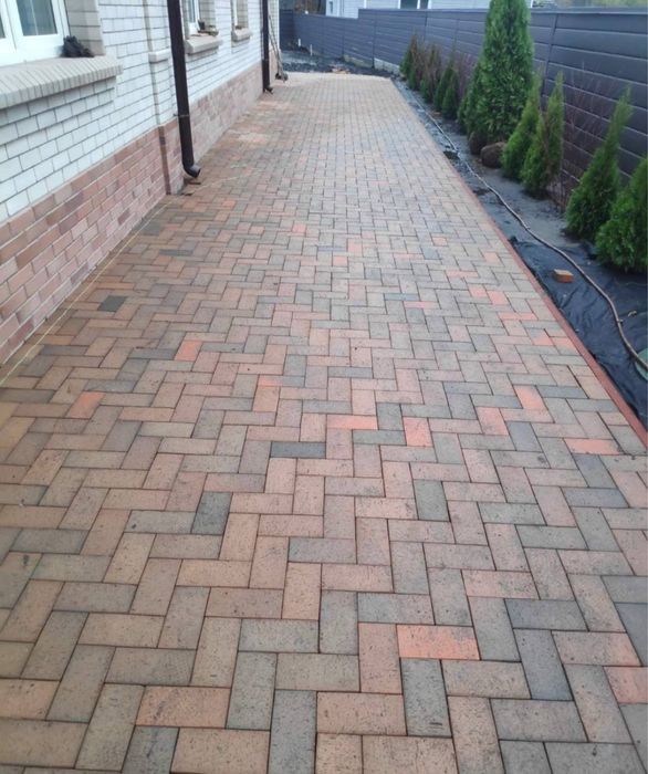 Укладання тротуарної плитки