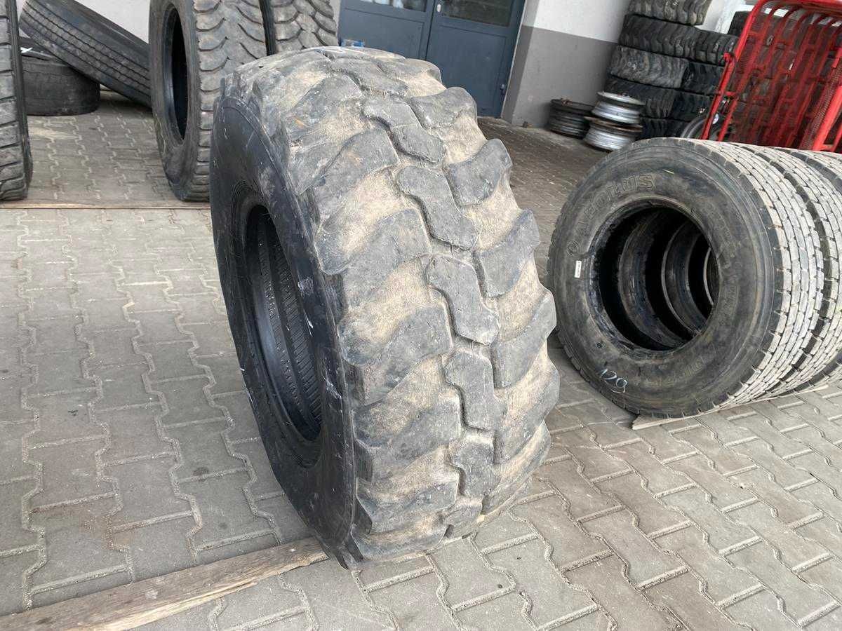 Opona 365/70R18 DUNLOP SPT9 Przemysłowa 40% Bieżnika JCB