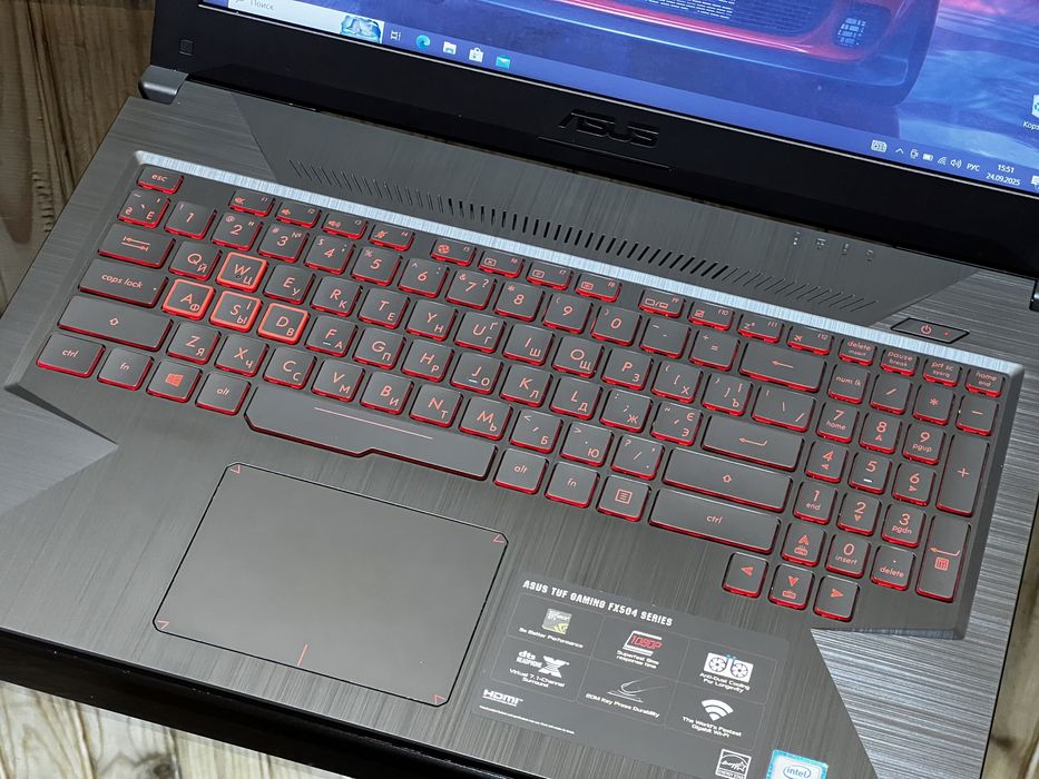 Asus TUF 15, GTX1050, I5 8300h, 12 ram