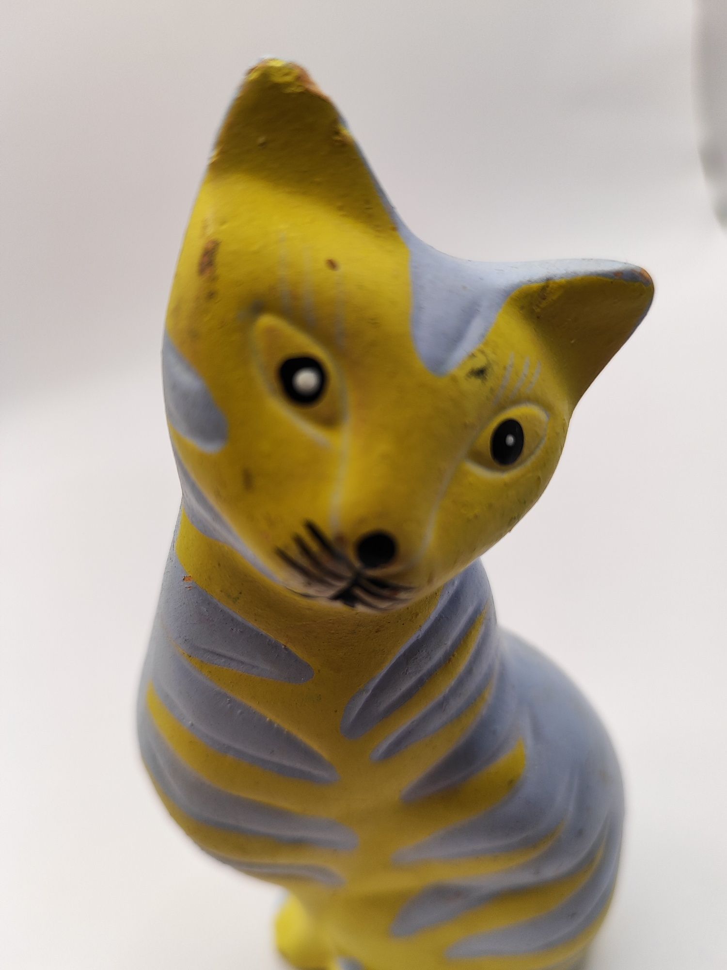 Ceramiczny kot w pasy żywe kolory żółty