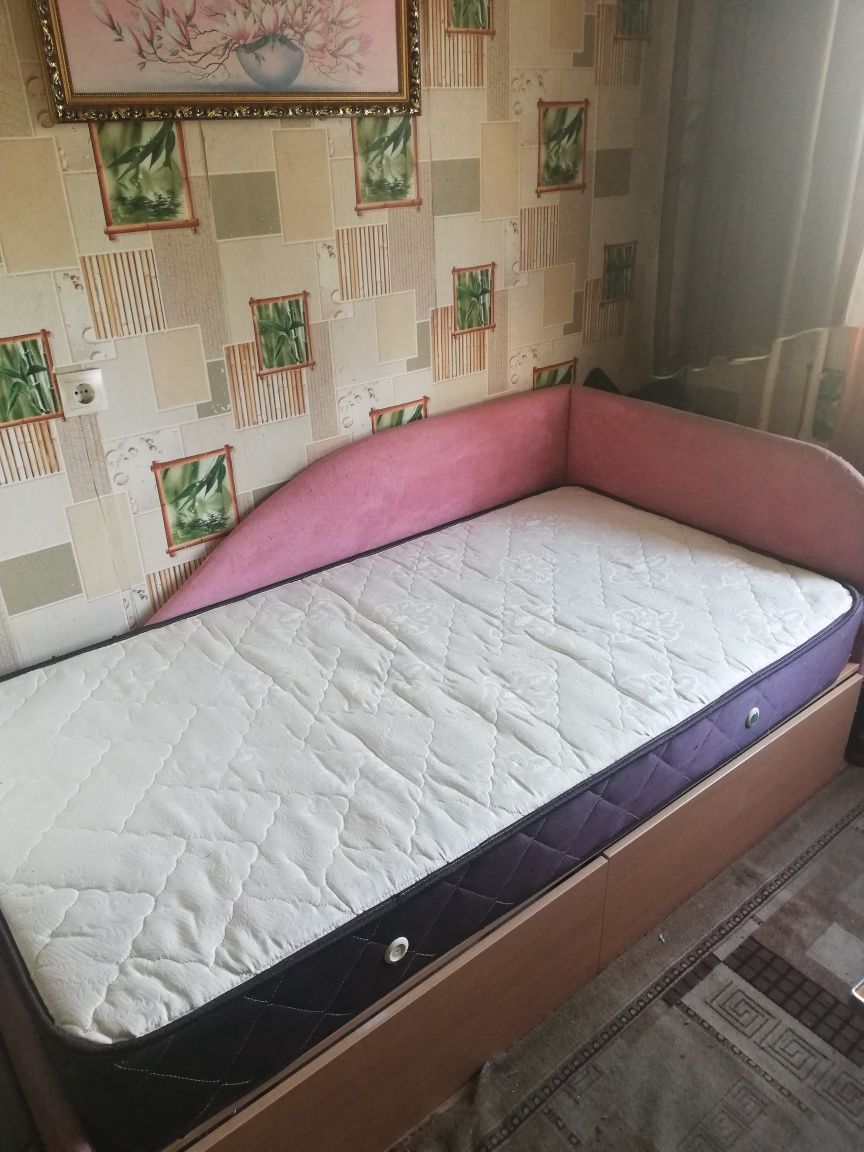 Ліжко з матрацом