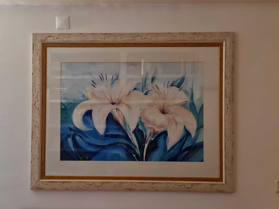 Quadro grande, em tons creme e azul