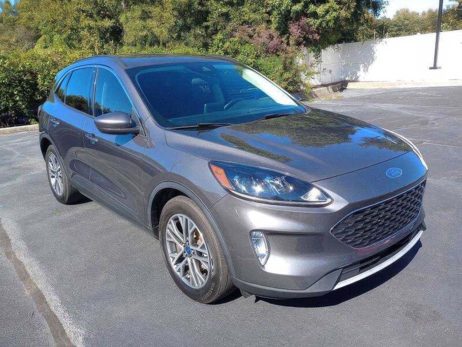 Ford Escape Hybrid SEL      2022