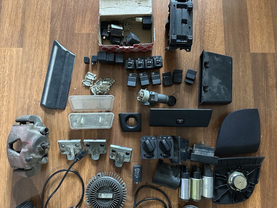 Кнопки, заглушки, пластик салона opel omega a.  РАЗБОРКА