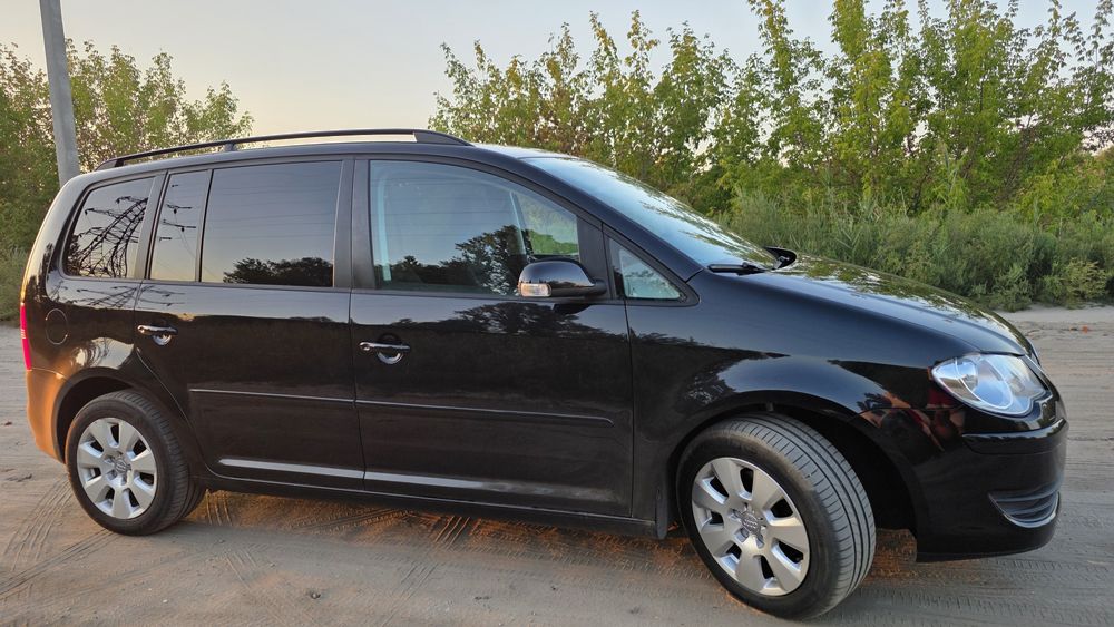 Продаи Volkswagen Touran 2009 року