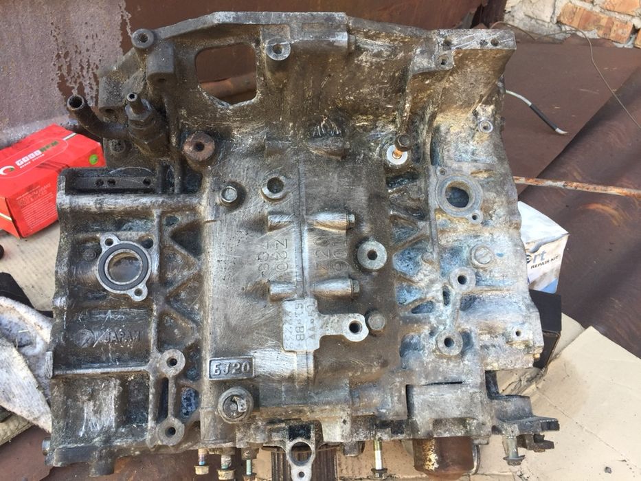 Субару Форестер блок колінввл поршнікрыша, двери