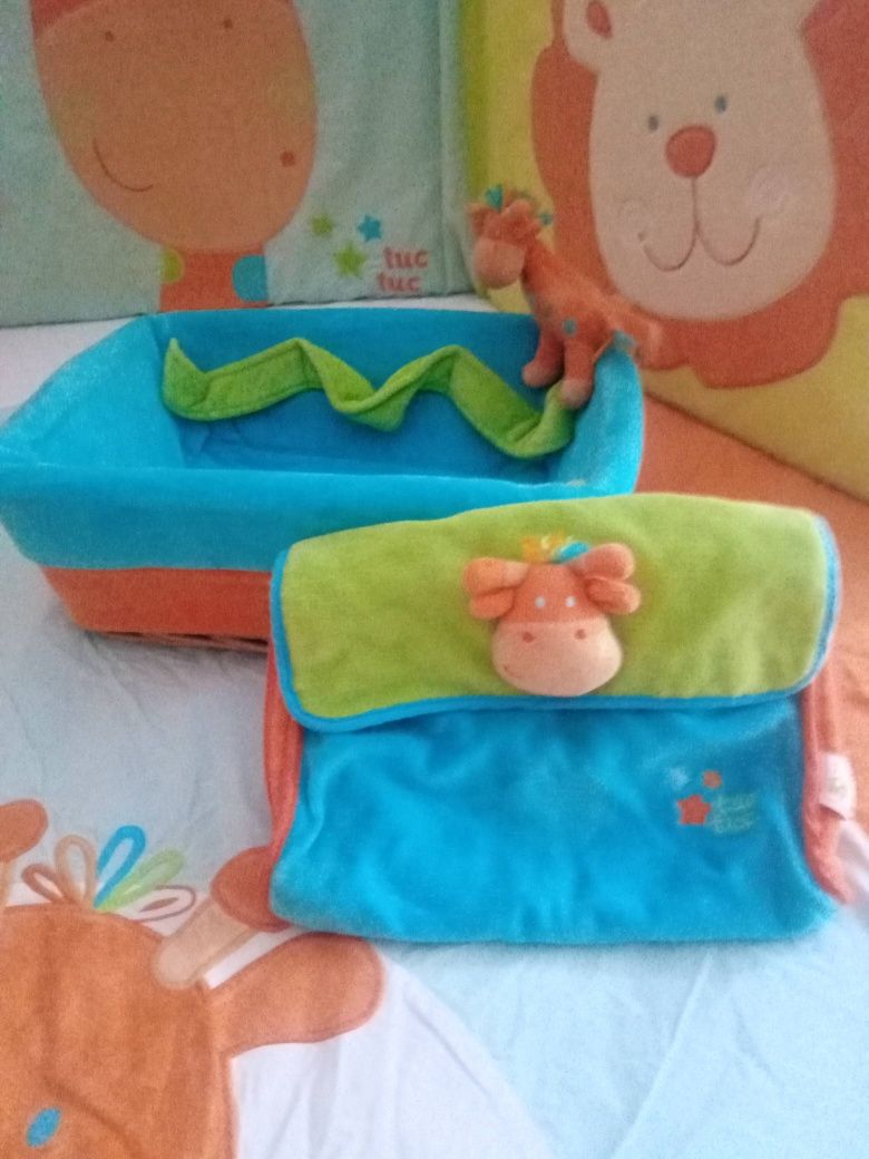 Vendo conjunto textil para  quarto crianca tuc tuc