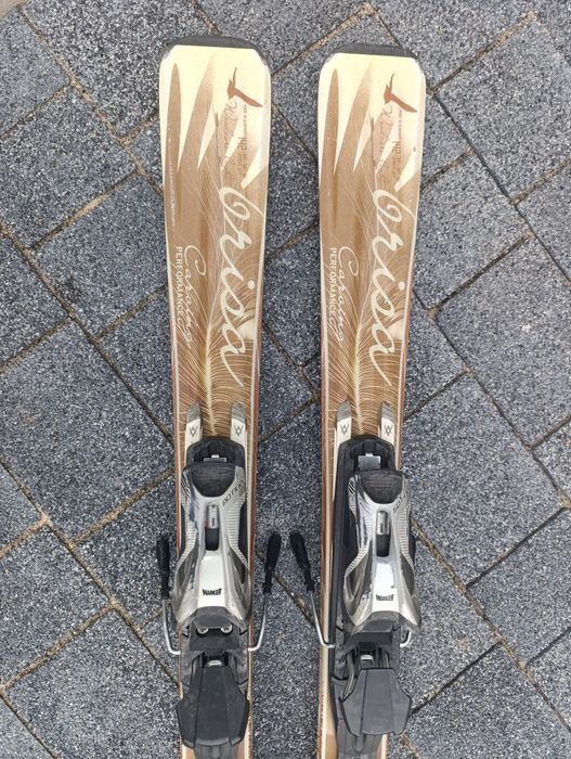 Narty volkl 142 cm. Buty Rossignol oraz kijki 120 cm. Zestaw dla pań.