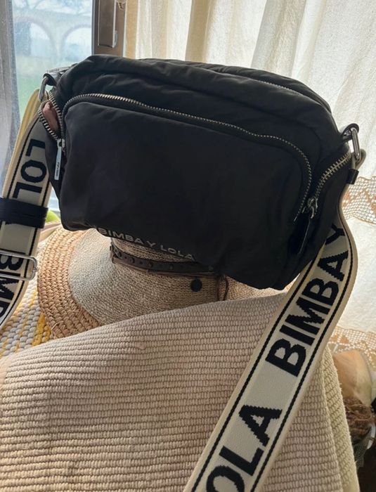 Mala Bimba y Lola preta nylon 
interior a rosa com 3 bolsas exteriores