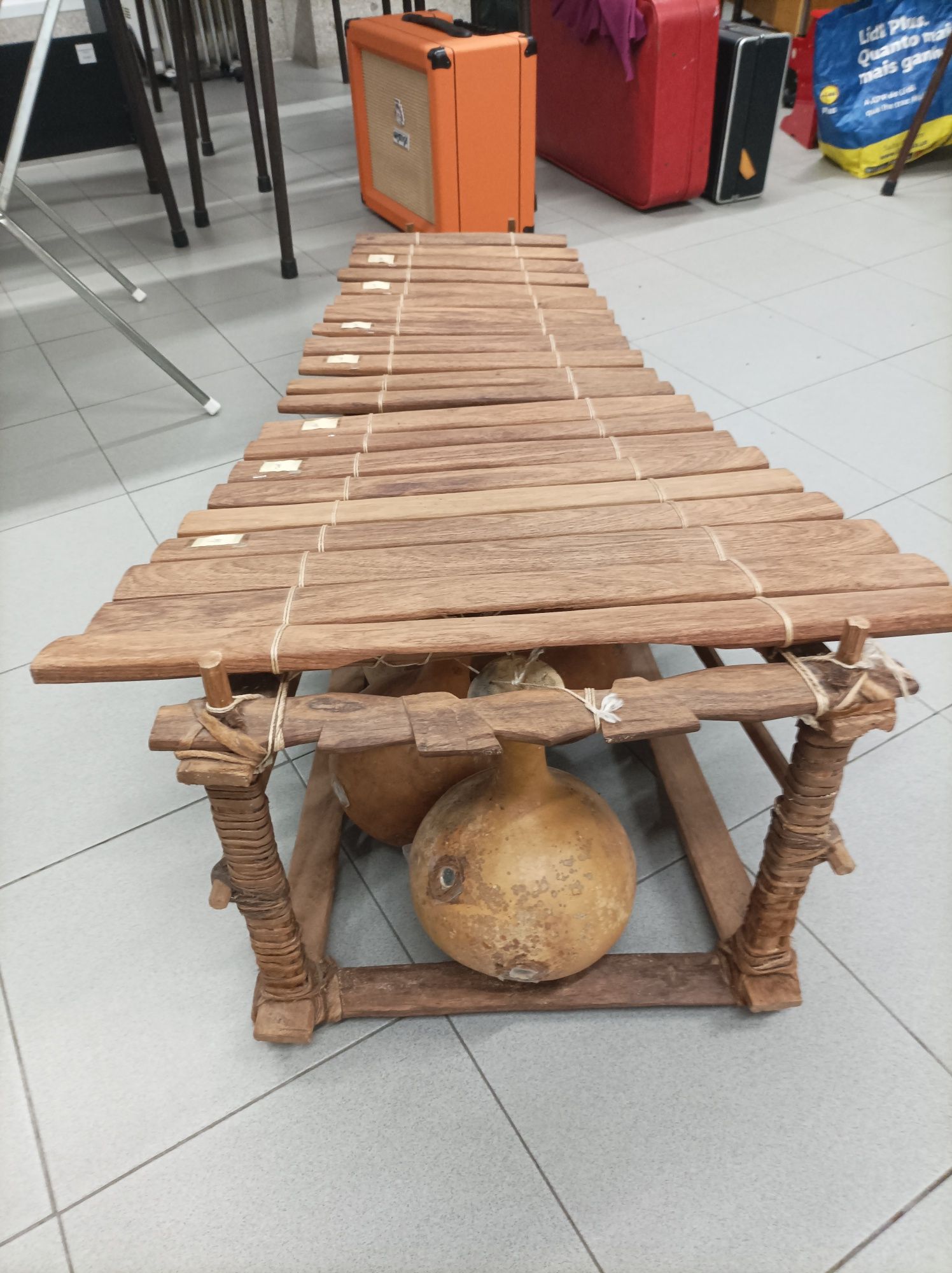 Balafom, como novo. Muito pouco uso.