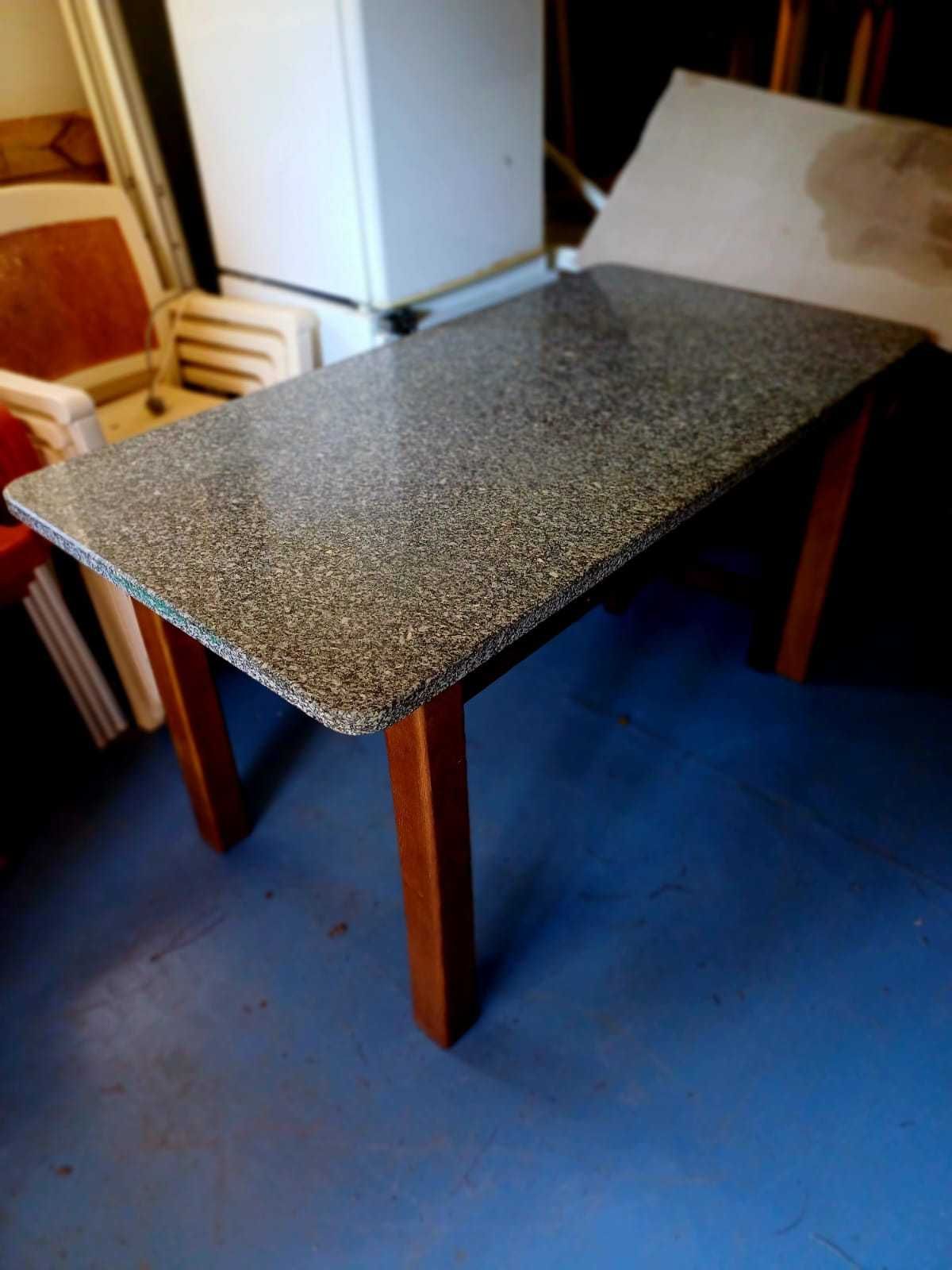 mesa com tampo de granito 6 cadeiras