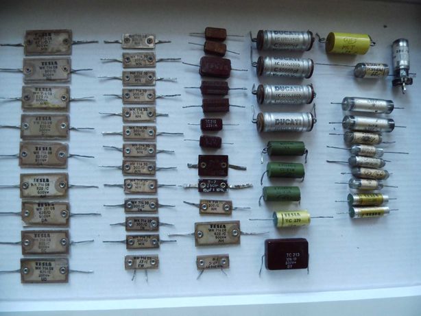Zestaw retro kondensatorów z lat sześćdziesiątych