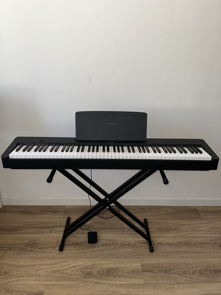 Pianino cyfrowe YAMAHA P-145 Czarny + futerał + statyw