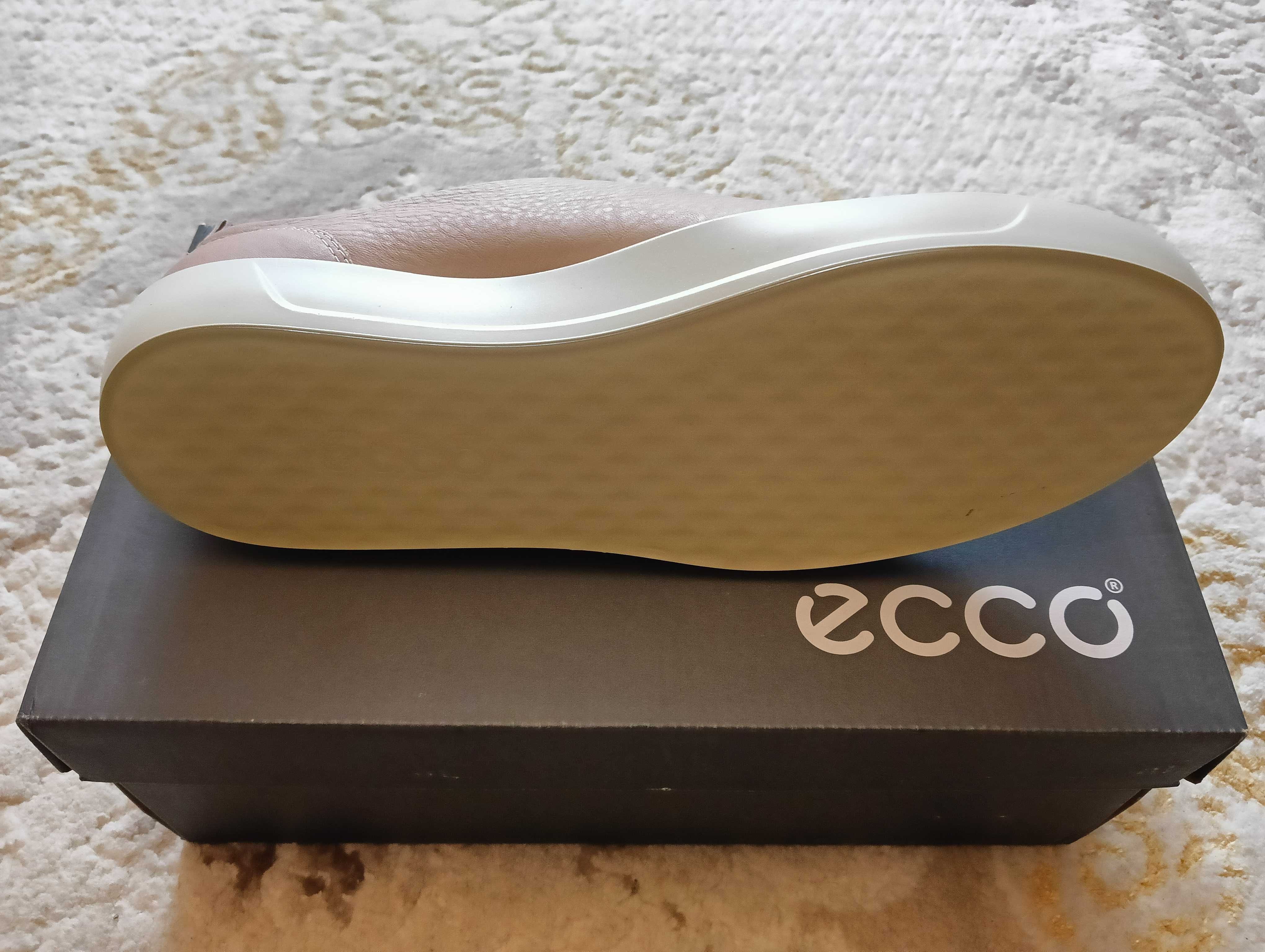 Жіночі сучасні шкіряні кросівки ECCO Soft 8