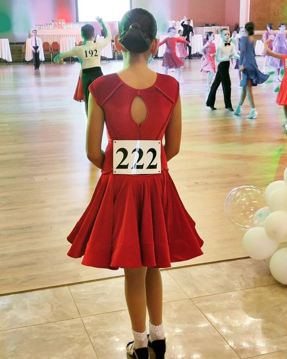 Сукня бейсік, рейтингова
Тканина бархат + органза + ригел