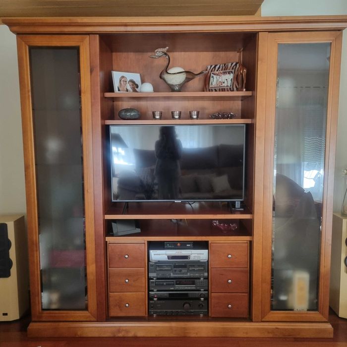 Móvel de sala em cerejeira maciça