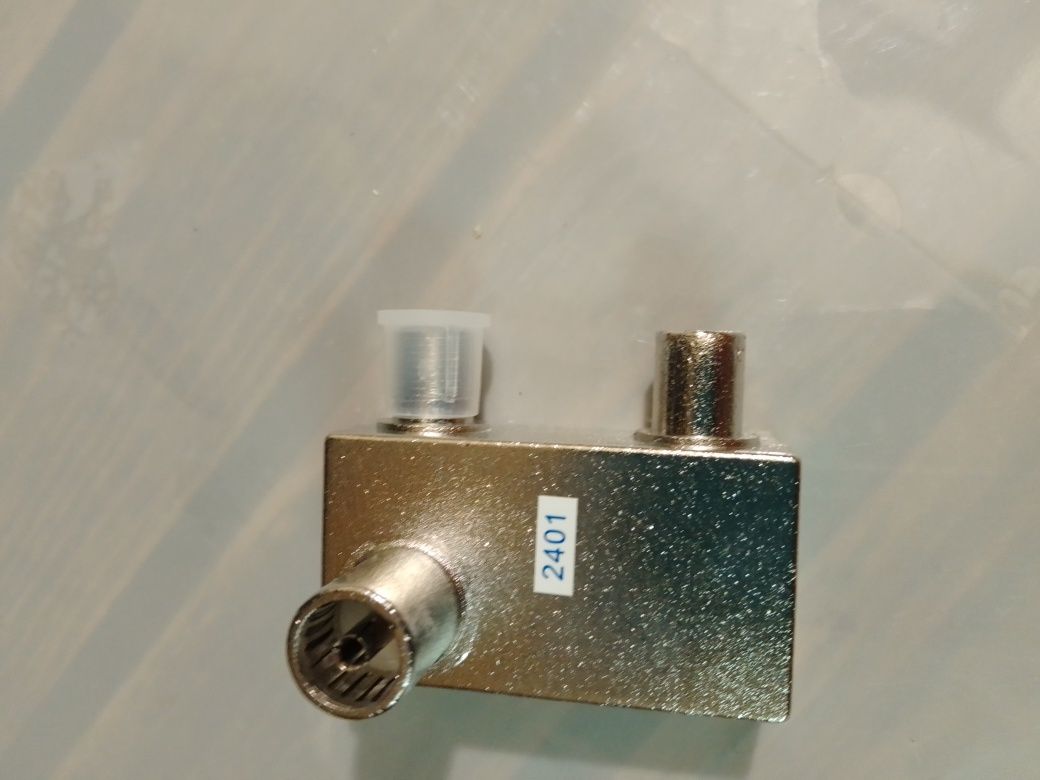 Adapter multimedialny AXING TZU 21-65
Model: TZU 21-65