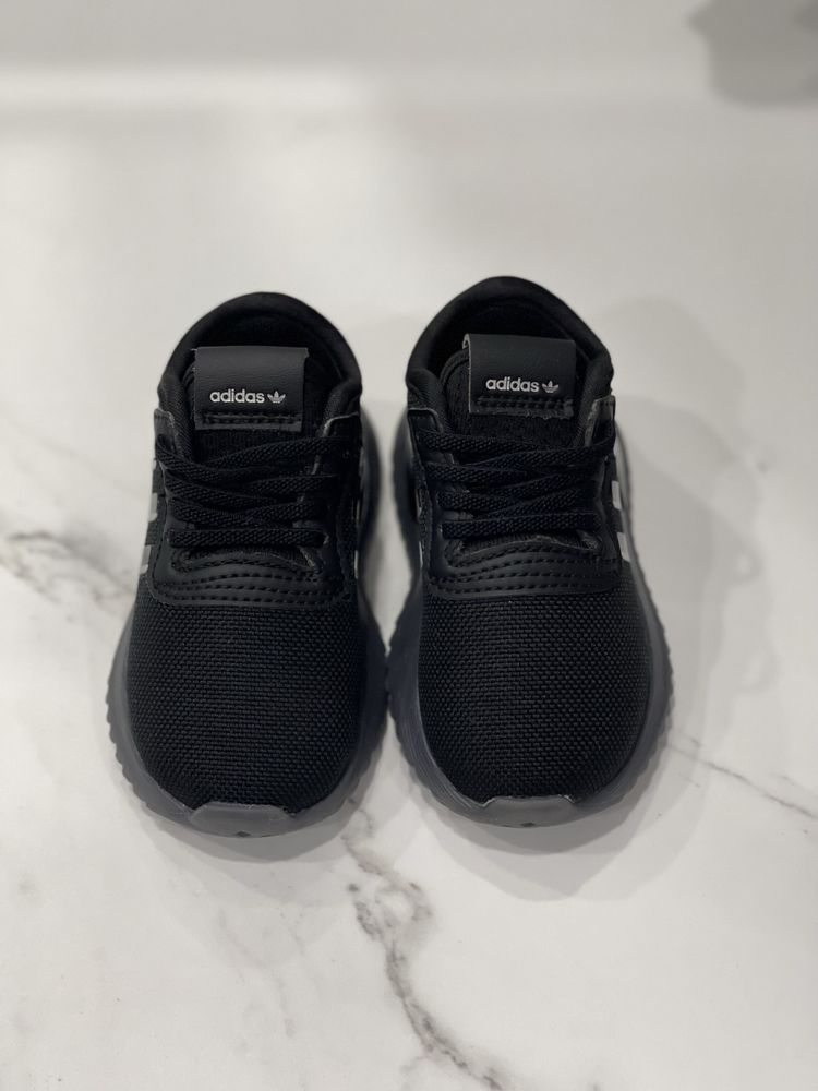 Кросівки adidas устілка 13см, 20 розмір
