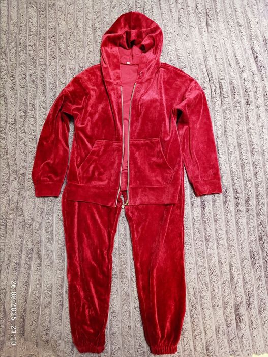 Велюровий спортивний костюм для дівчинки 8-9 років