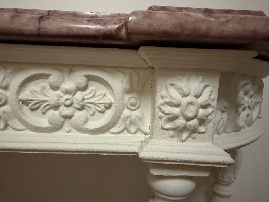 Credência maciça com mármore rosa e espelho (mesa entrada)